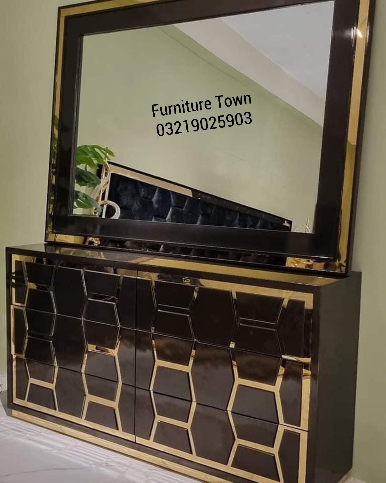 Luxury Console & Mirror in Peshawar