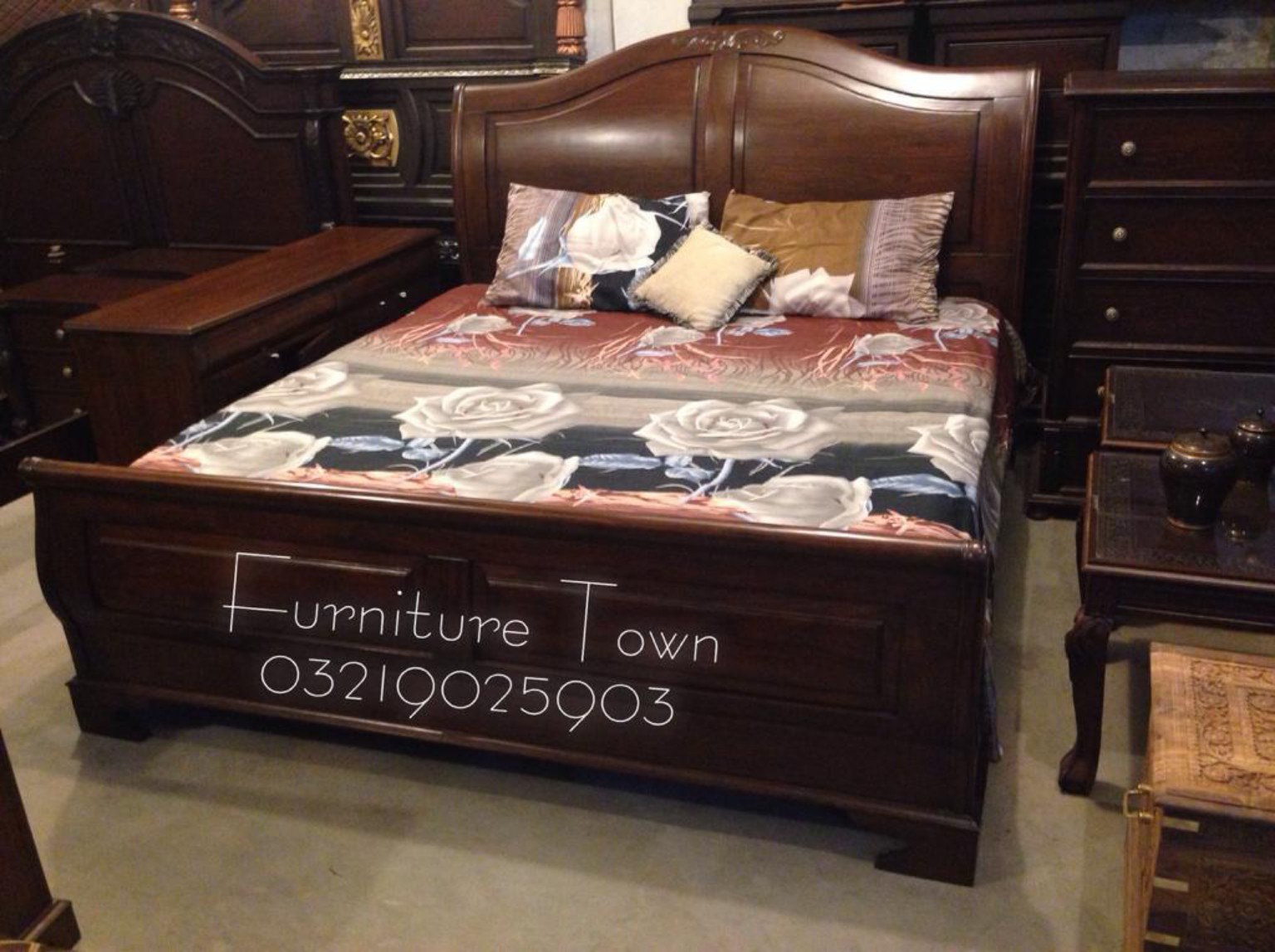 Arched Panel Wooden Bed in Peshawar